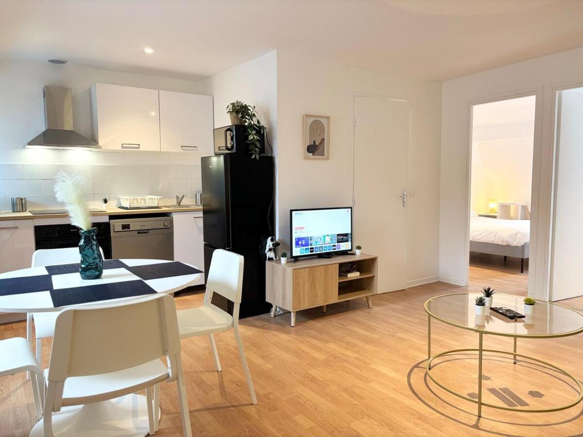 Apartment For 6 Guests In Hypercentre De Rbx Roubaix Bagian luar foto